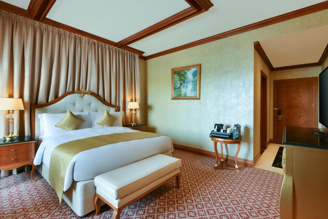 Al Aziziyah Boutique Hotel Doha Dış mekan fotoğraf A bedroom at the hotel
