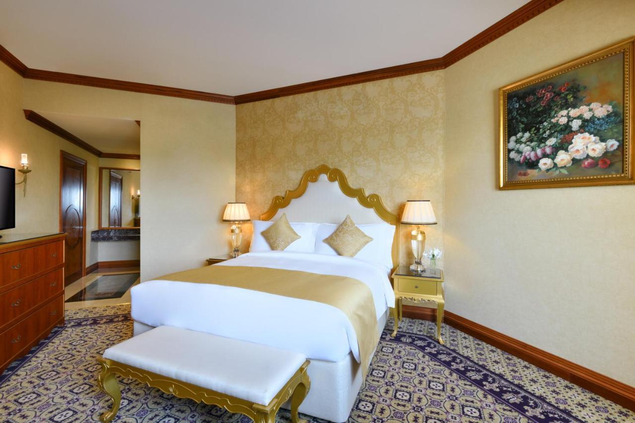 Al Aziziyah Boutique Hotel Doha Dış mekan fotoğraf A bedroom at the hotel