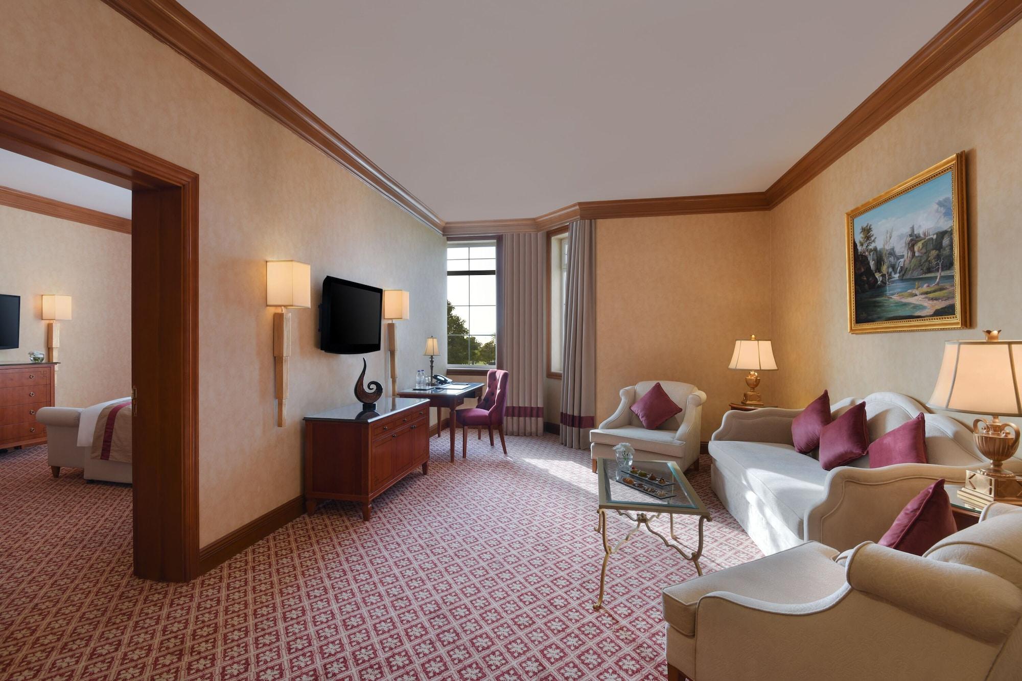 Al Aziziyah Boutique Hotel Doha Dış mekan fotoğraf A suite at the Waldorf Astoria Chengdu