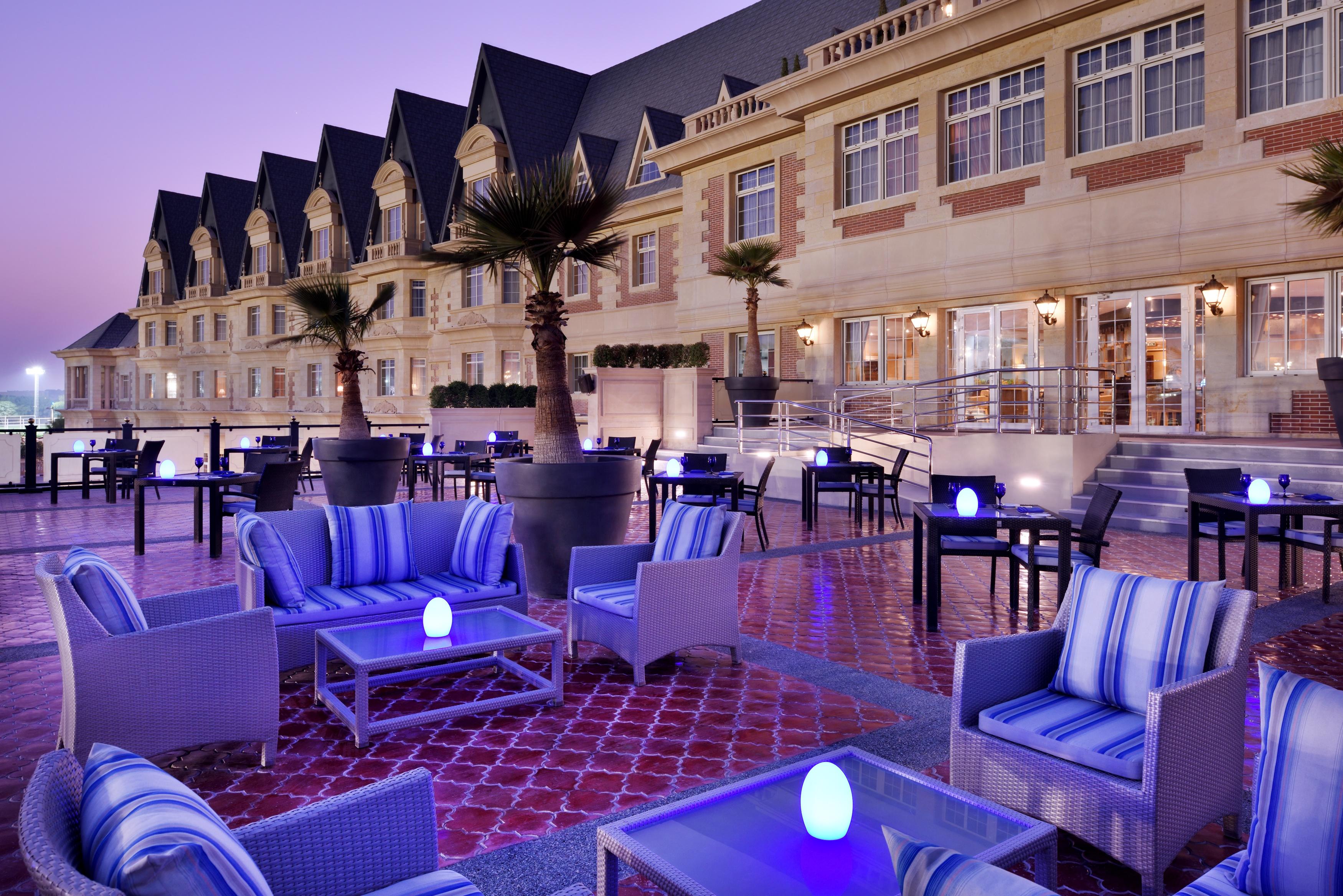 Al Aziziyah Boutique Hotel Doha Dış mekan fotoğraf The hotel's rooftop bar